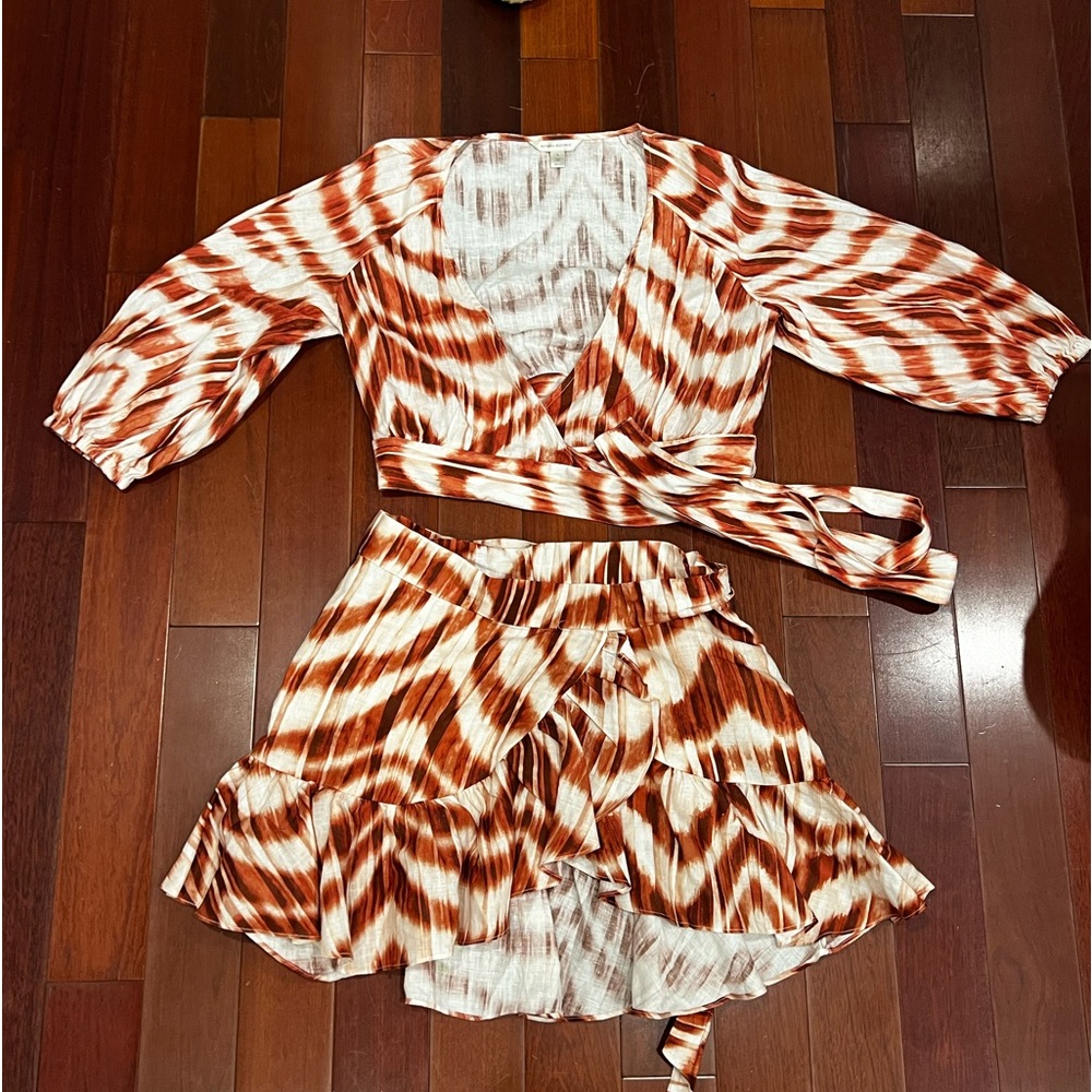 Banana Republic Skirt/ Long Sleeve Top Red/White